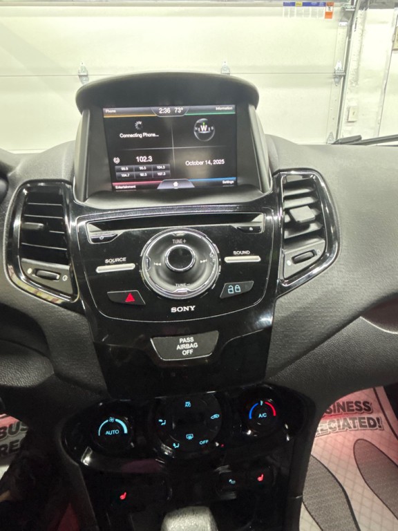 2014 Ford Fiesta Image 11