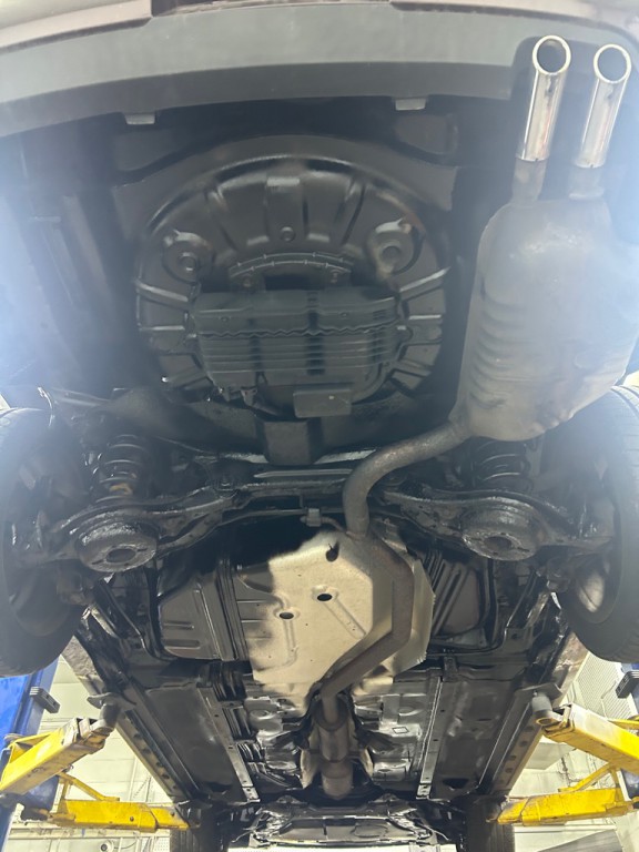 2011 Mercury Milan Image 2