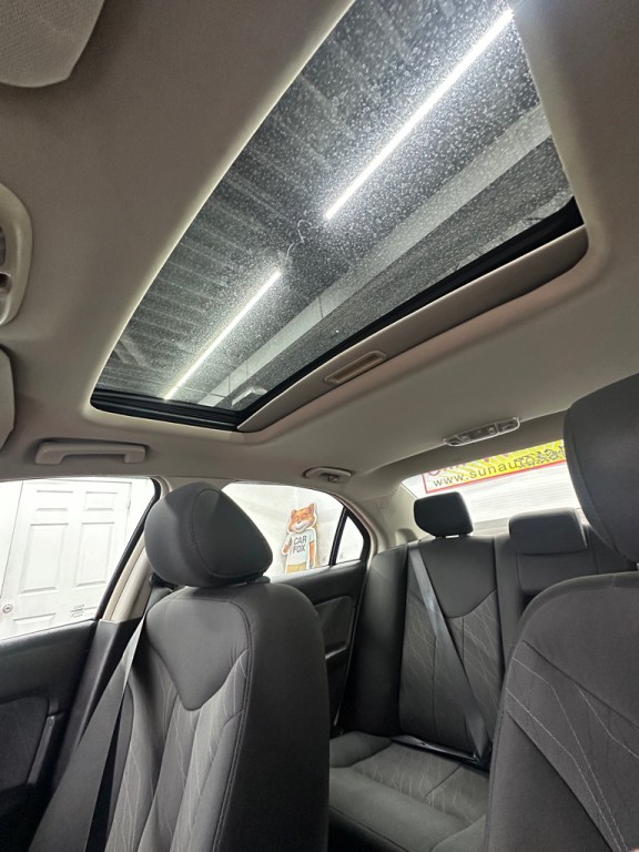 2011 Mercury Milan Image 18