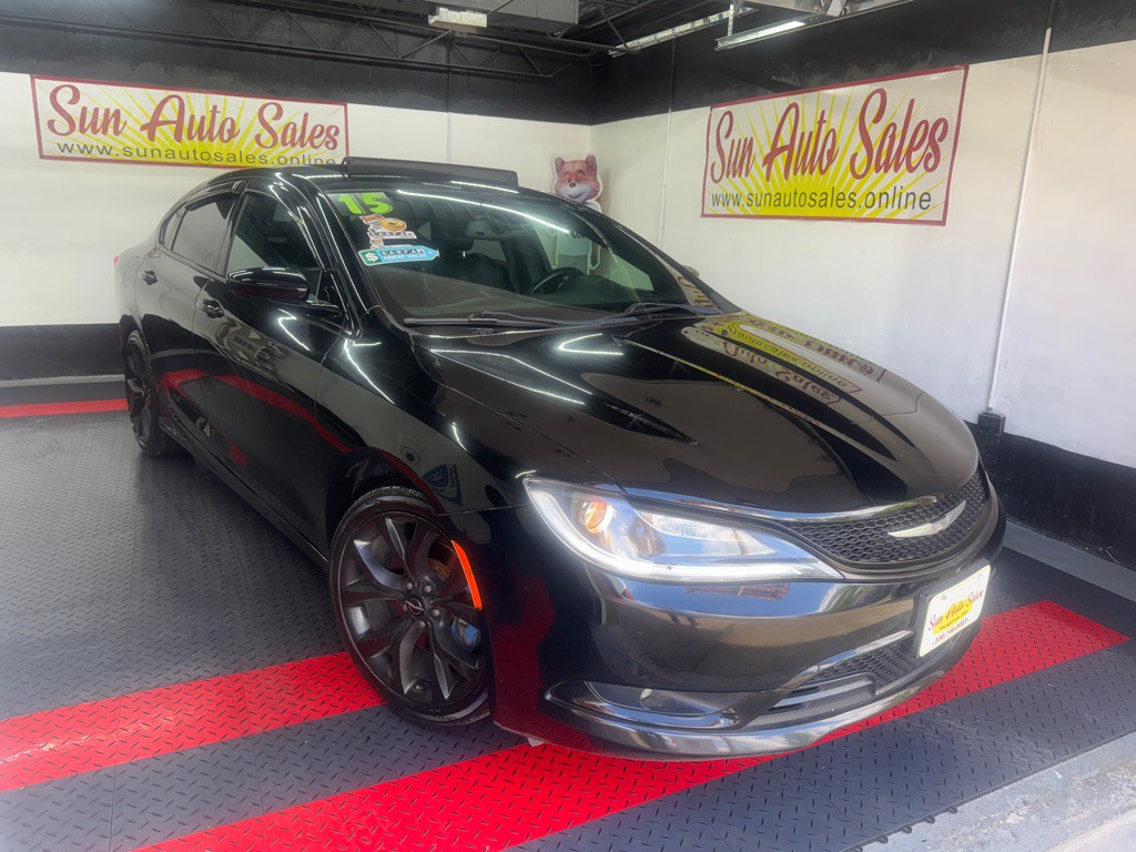 2015 Chrysler 200 Image 1