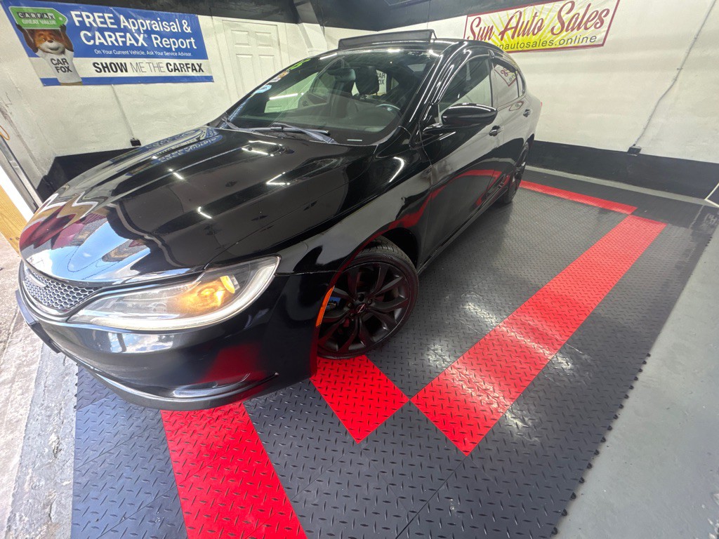 2015 Chrysler 200 Image 3