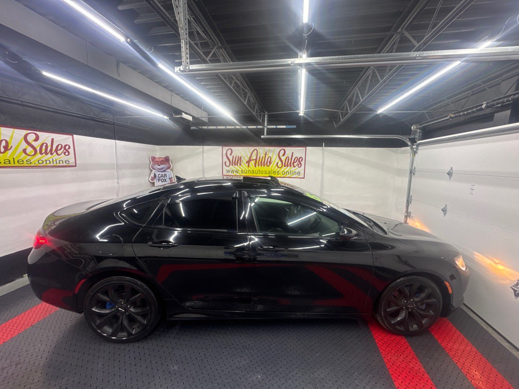 2015 Chrysler 200 Image 4