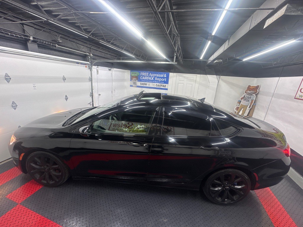 2015 Chrysler 200 Image 8