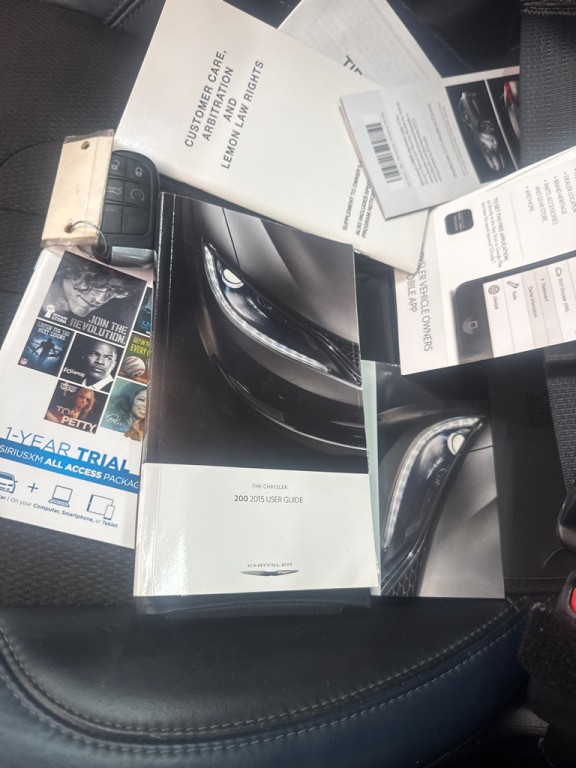 2015 Chrysler 200 Image 10