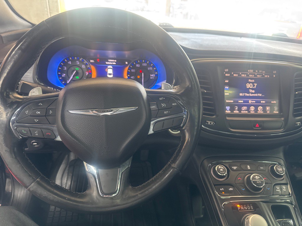 2015 Chrysler 200 Image 11