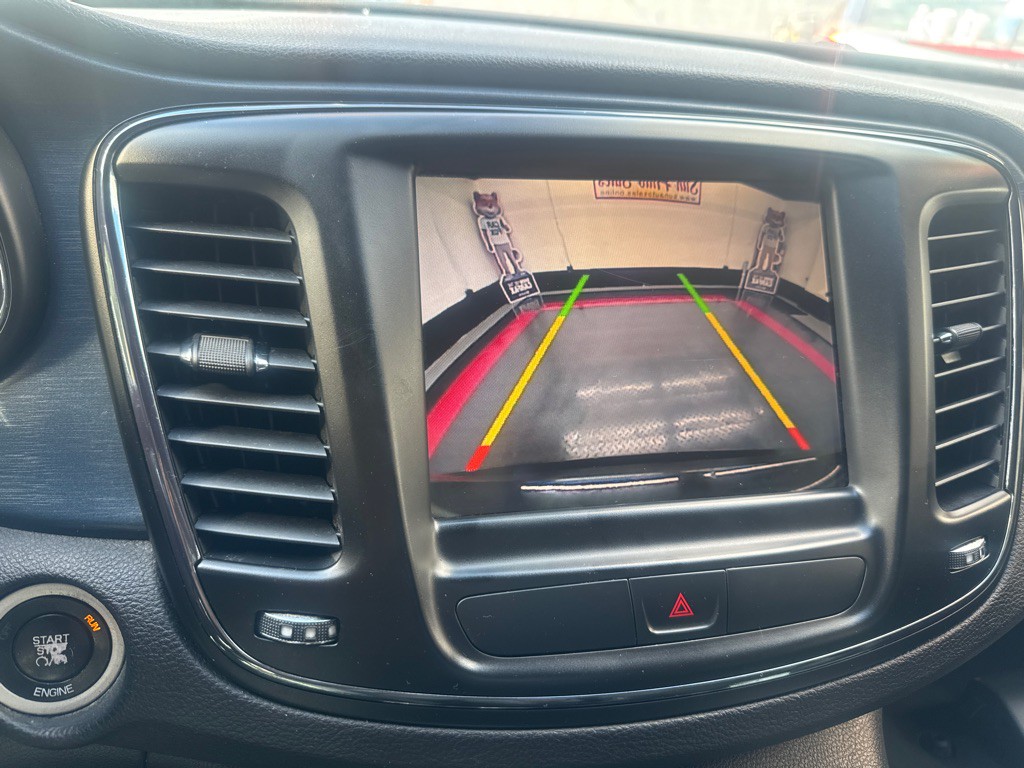 2015 Chrysler 200 Image 14