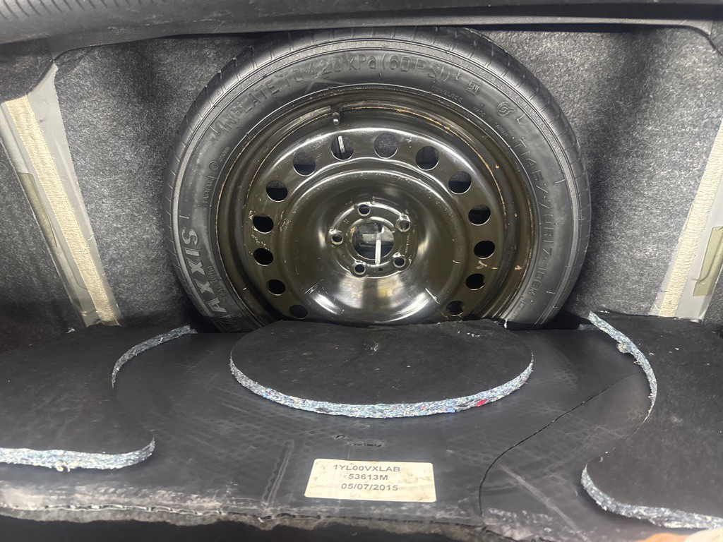 2015 Chrysler 200 Image 16