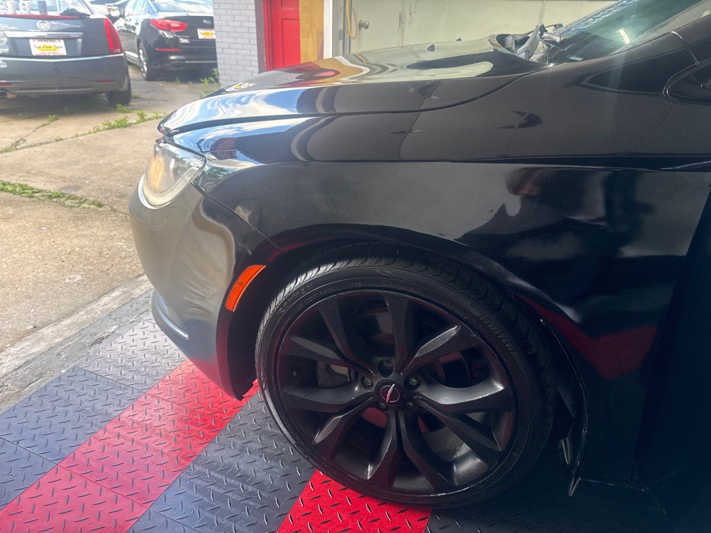 2015 Chrysler 200 Image 17