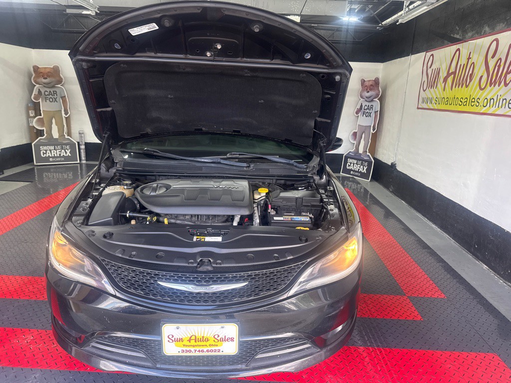 2015 Chrysler 200 Image 18