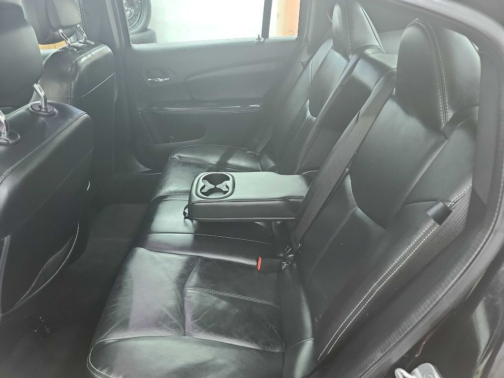 2013 Chrysler 200 Image 17
