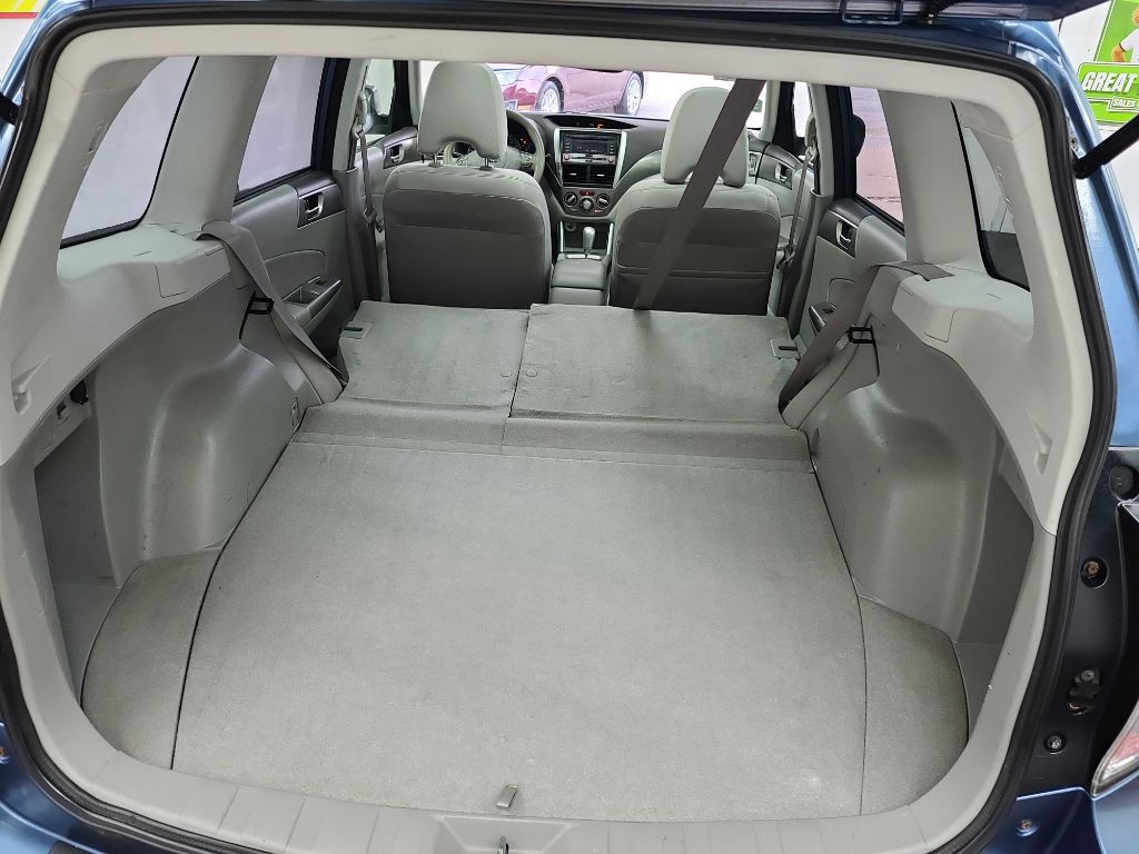 2010 Subaru Forester Image 12