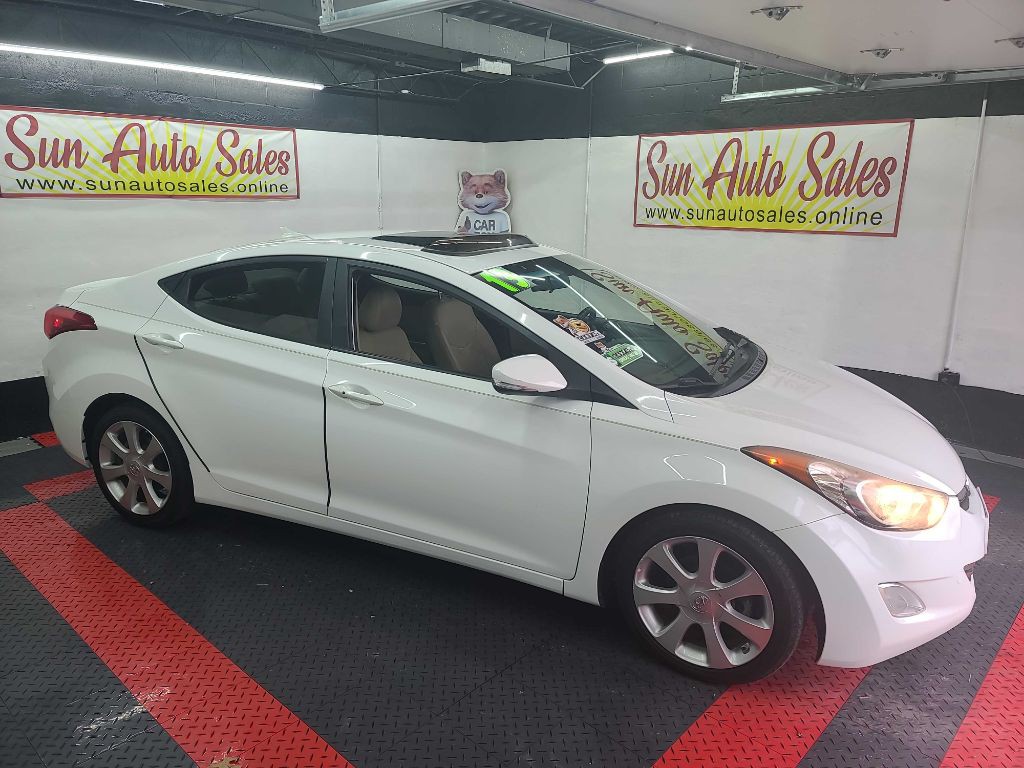 2013 Hyundai Elantra Image 2