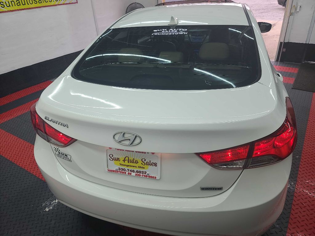 2013 Hyundai Elantra Image 3