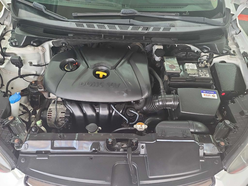 2013 Hyundai Elantra Image 9