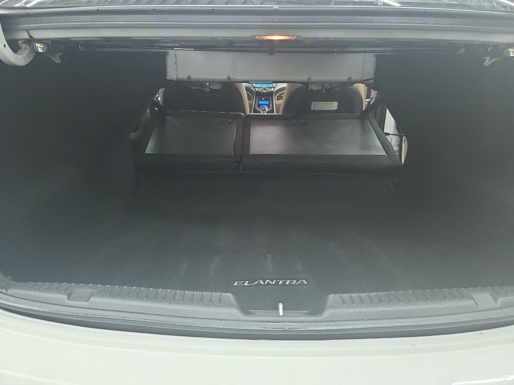 2013 Hyundai Elantra Image 13