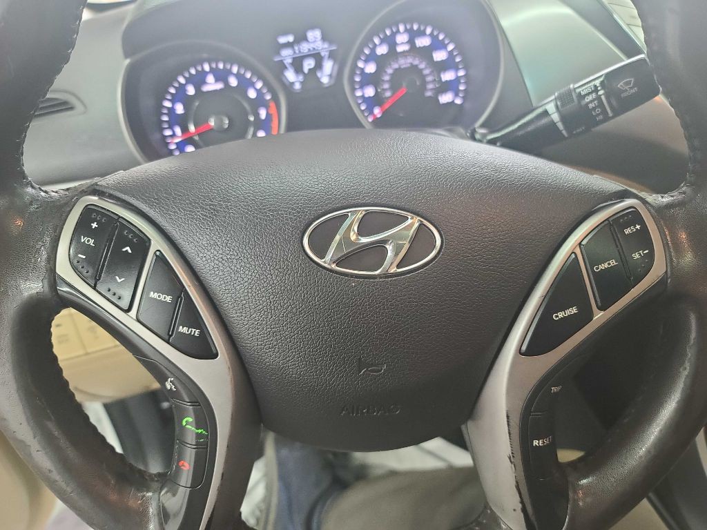 2013 Hyundai Elantra Image 17