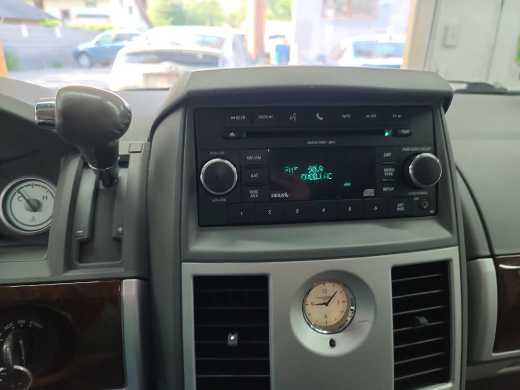2010 Chrysler Town & Country Image 14