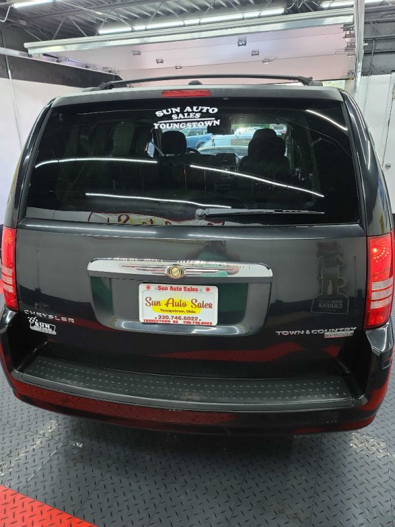 2010 Chrysler Town & Country Image 23
