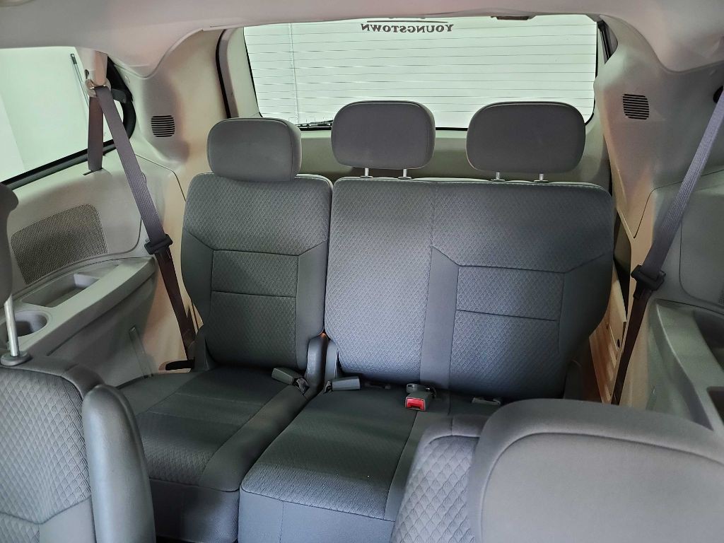 2010 Chrysler Town & Country Image 26