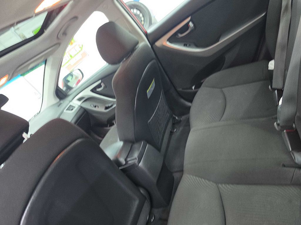 2016 Hyundai Elantra Image 15