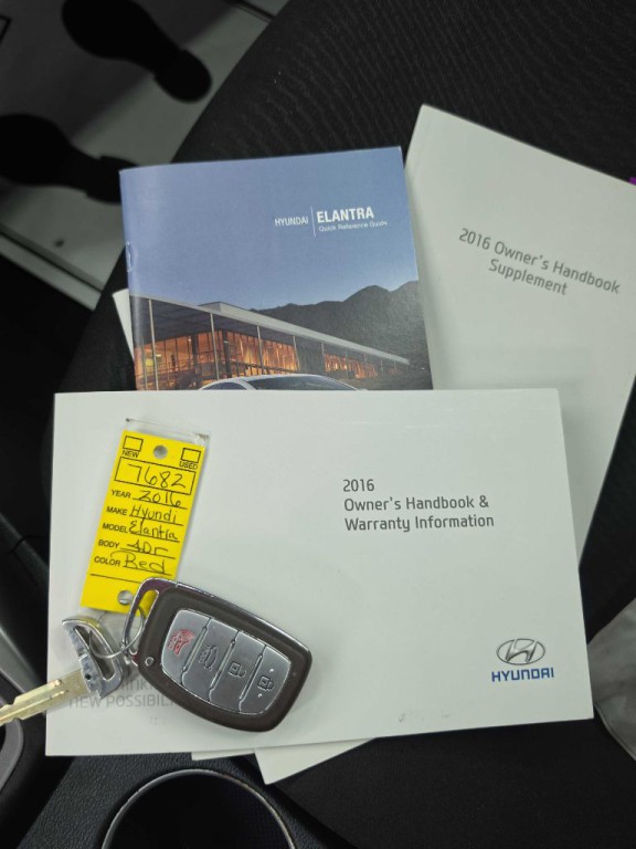 2016 Hyundai Elantra Image 16