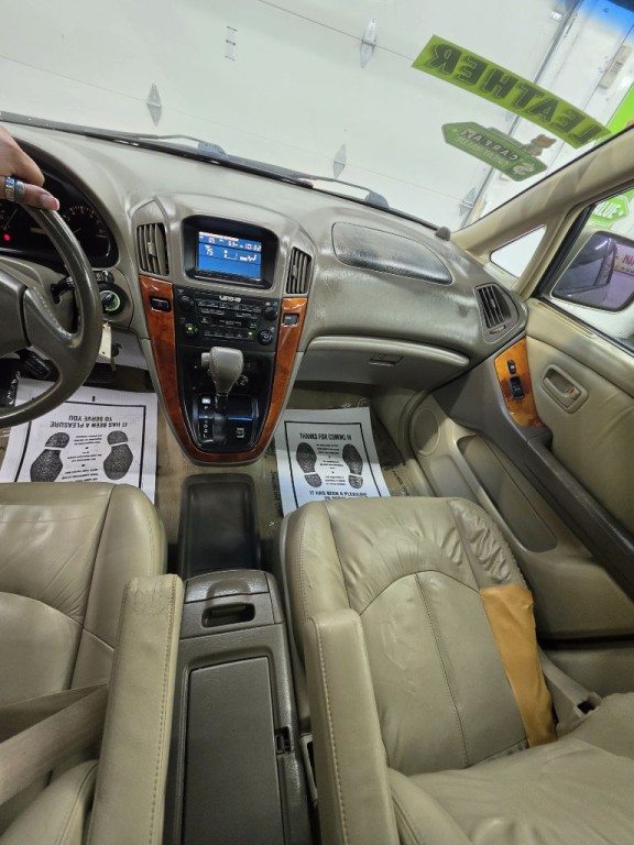2000 Lexus RX Image 8