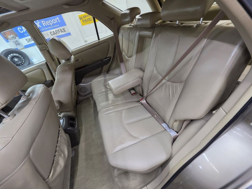 2000 Lexus RX Image 9