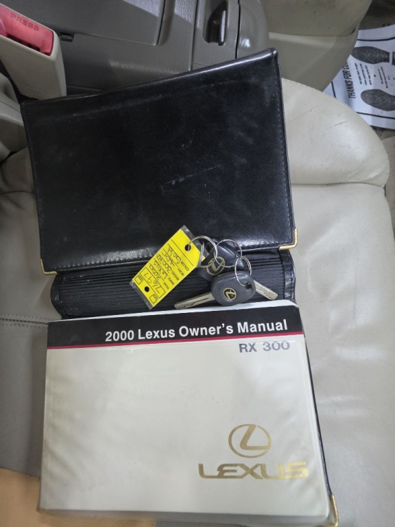 2000 Lexus RX Image 12