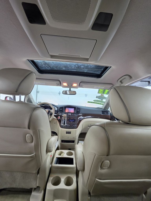 2013 Nissan Quest Image 7