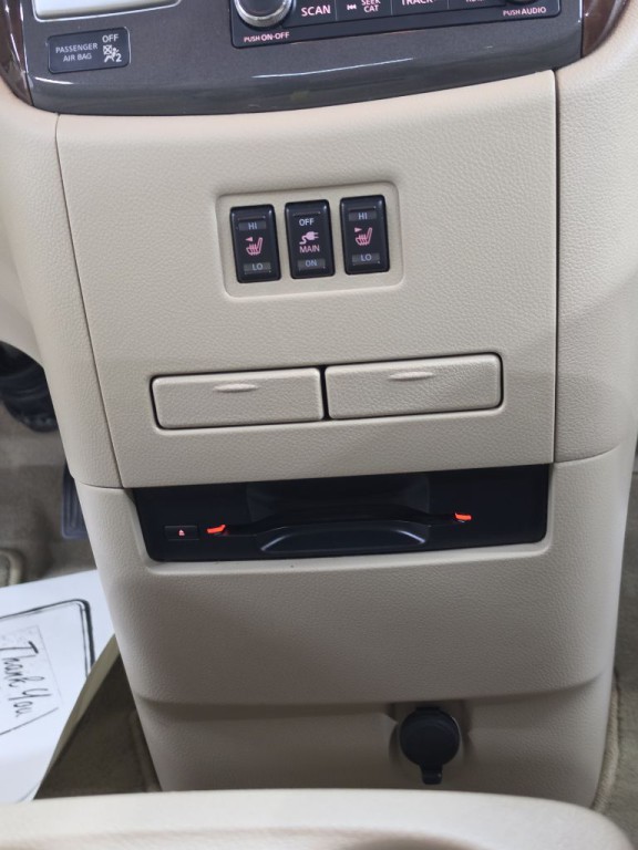 2013 Nissan Quest Image 13