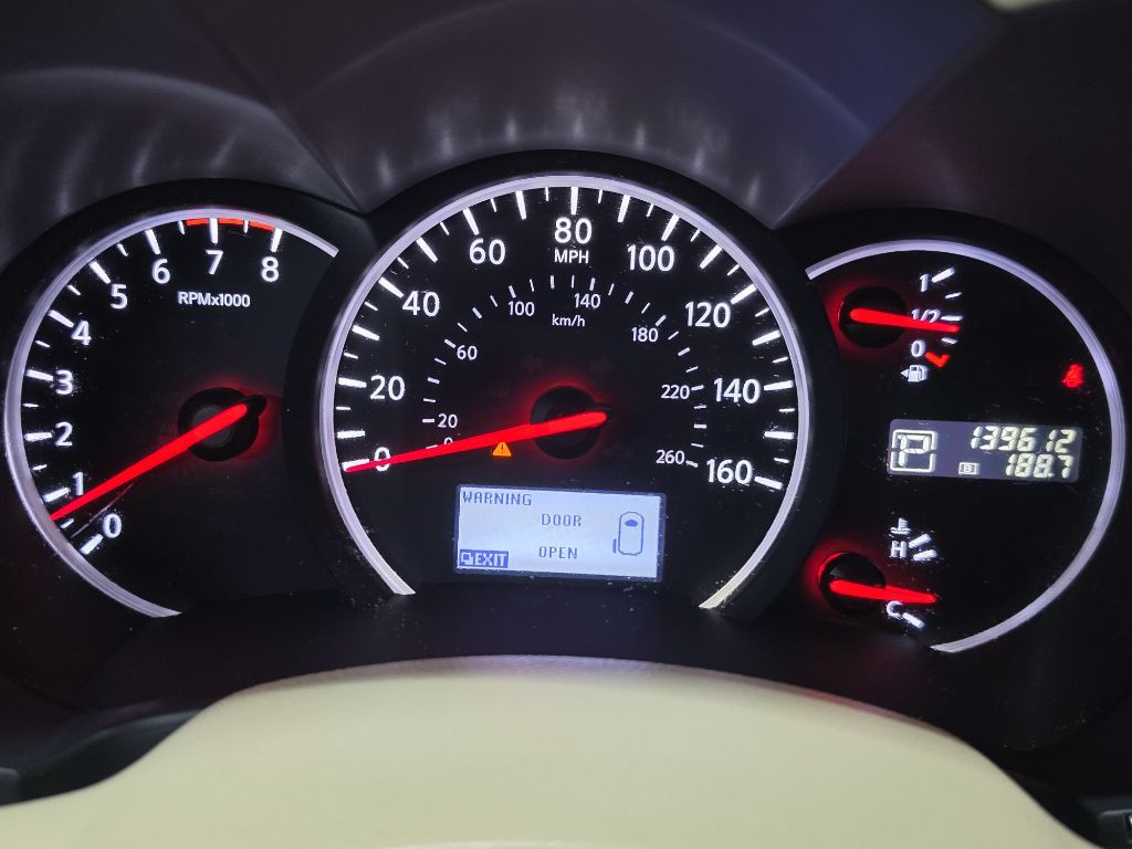 2013 Nissan Quest Image 16