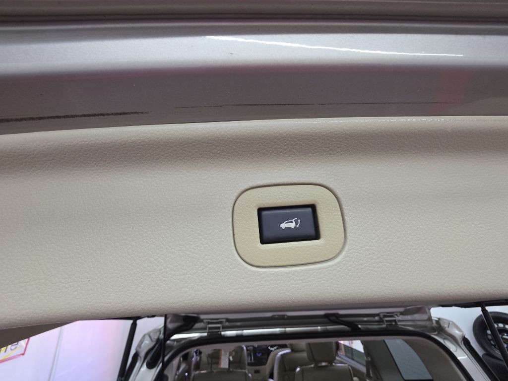 2013 Nissan Quest Image 25