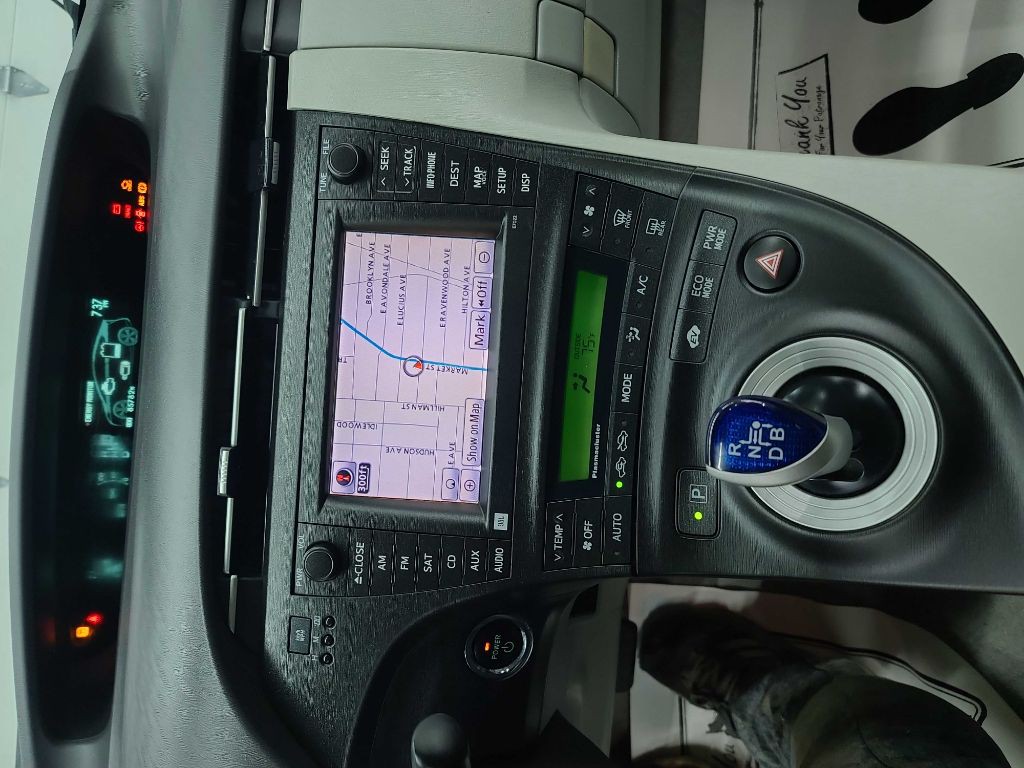 2010 Toyota Prius Image 13