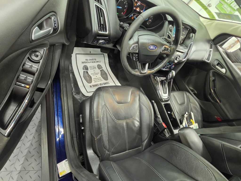 2017 Ford Focus Image 9