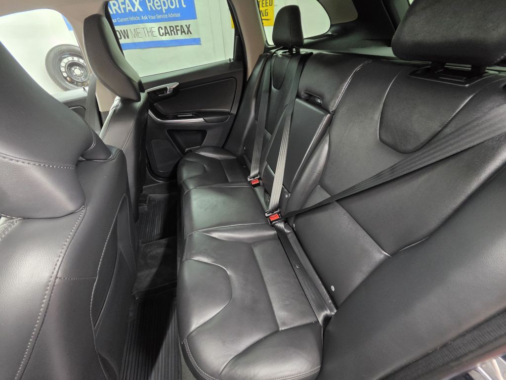 2016 Volvo XC60 Image 7