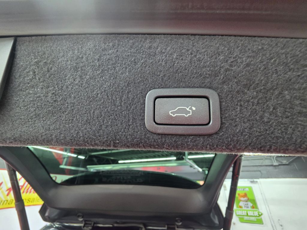 2016 Volvo XC60 Image 17
