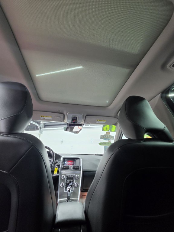 2016 Volvo XC60 Image 5