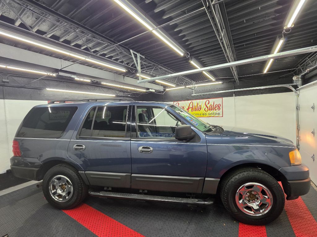 2005 Ford Expedition Image 2