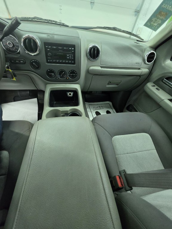 2005 Ford Expedition Image 7