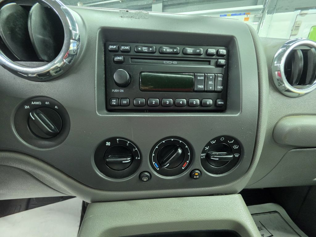 2005 Ford Expedition Image 9