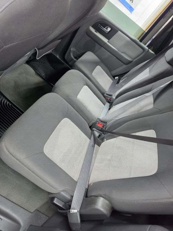 2005 Ford Expedition Image 16