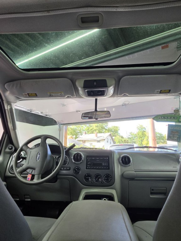 2005 Ford Expedition Image 27