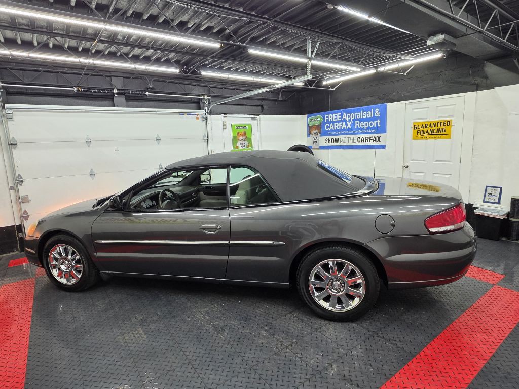 2004 Chrysler Sebring Image 2