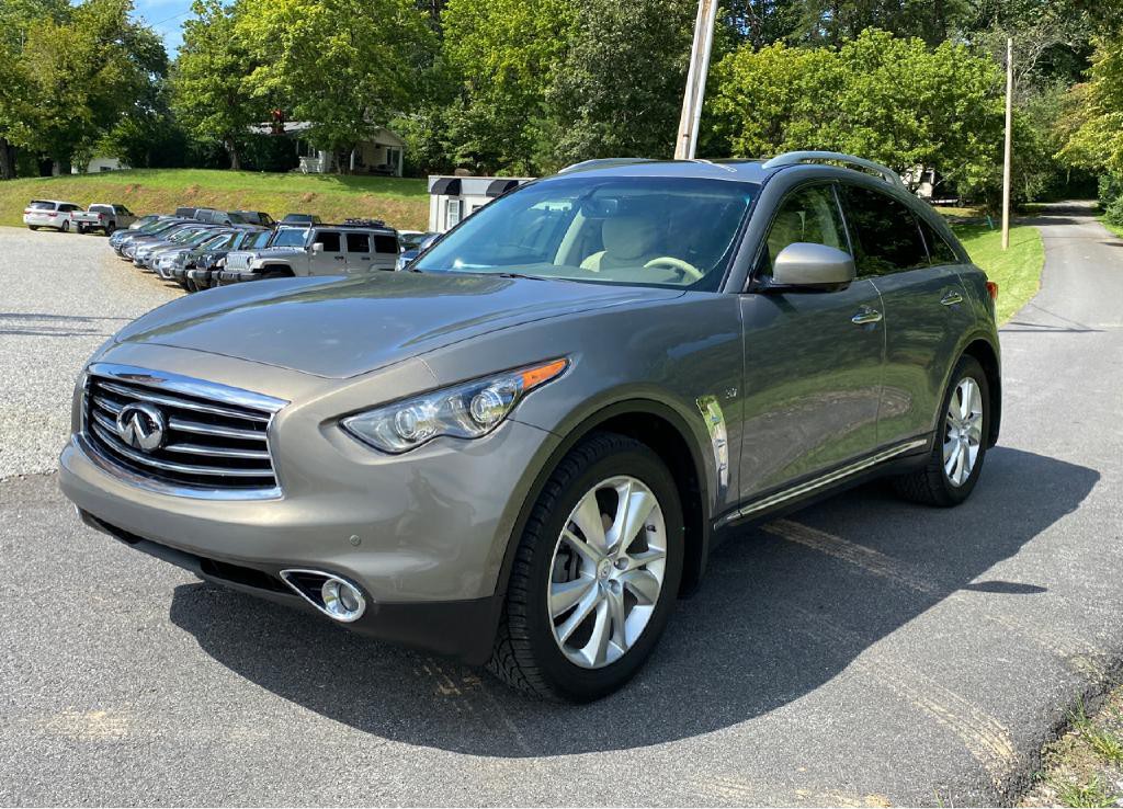2015 INFINITI QX70 Image 2