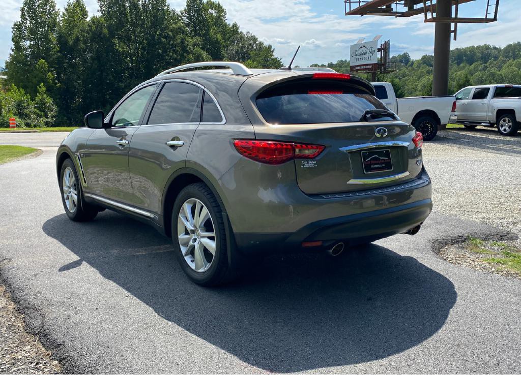 2015 INFINITI QX70 Image 4