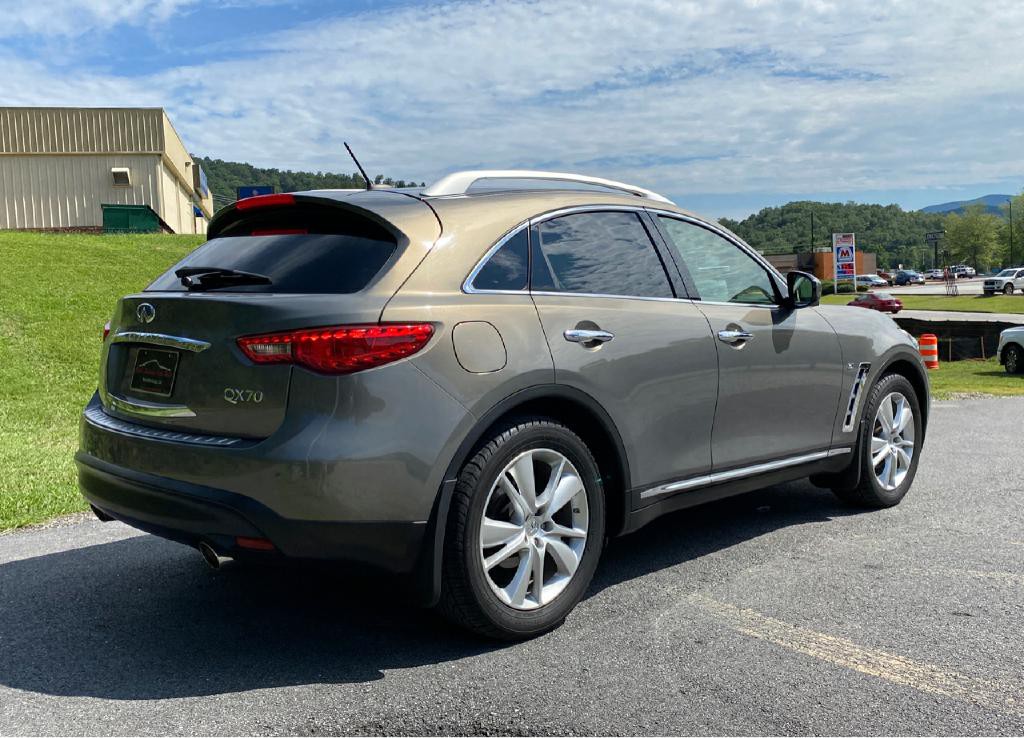 2015 INFINITI QX70 Image 5