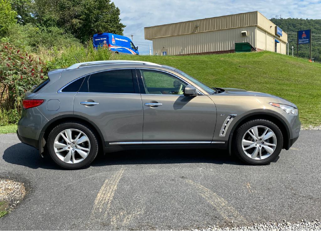 2015 INFINITI QX70 Image 6