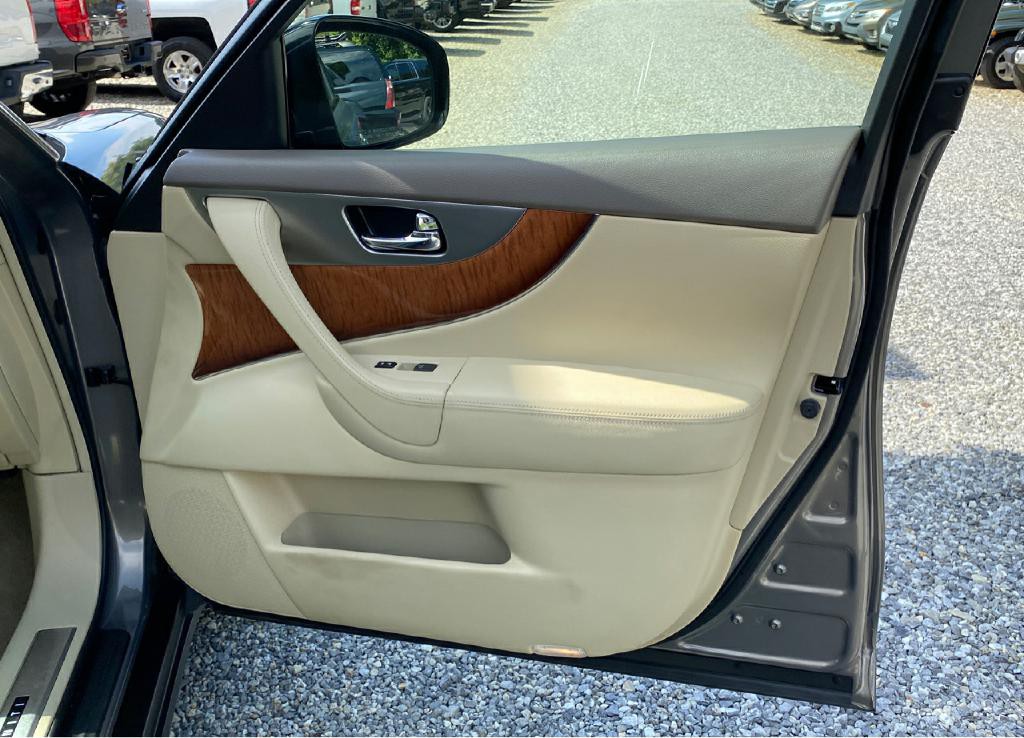 2015 INFINITI QX70 Image 7