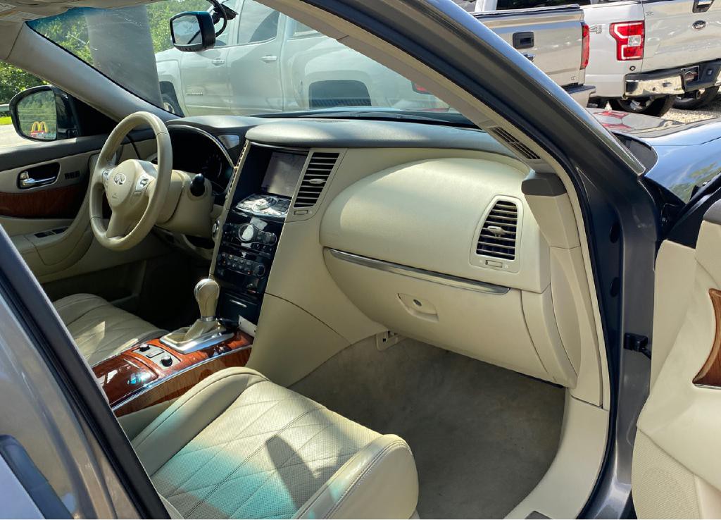 2015 INFINITI QX70 Image 8