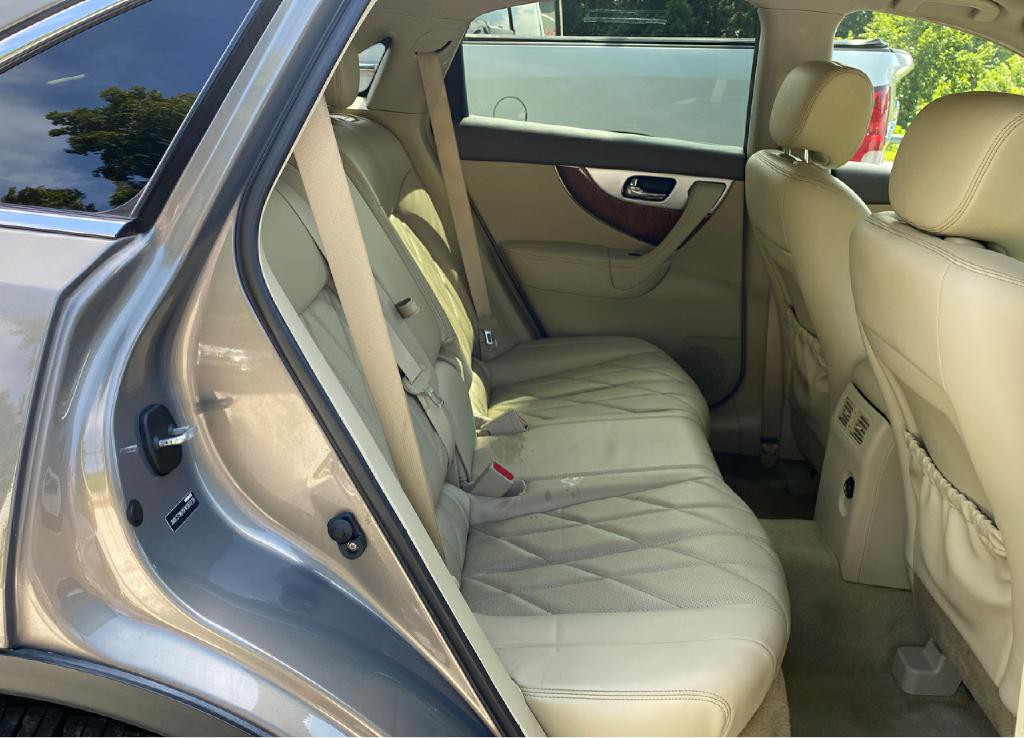 2015 INFINITI QX70 Image 12